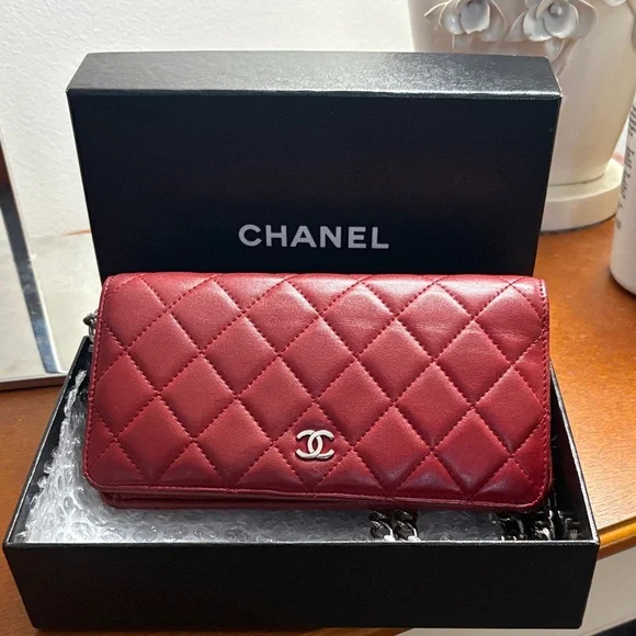 CHANEL Red Quilted Wallet - Picture 1 of 10